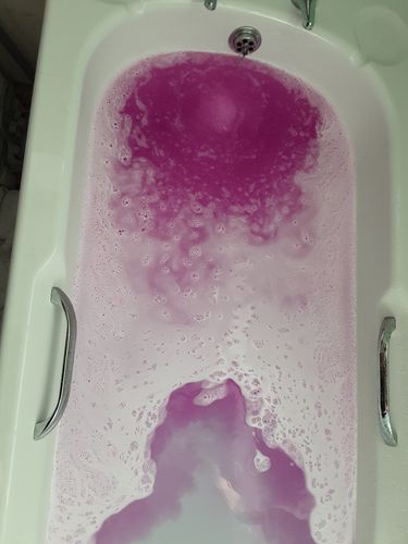 Customer photo review of Beauty Of Belle Money Bath Bomb