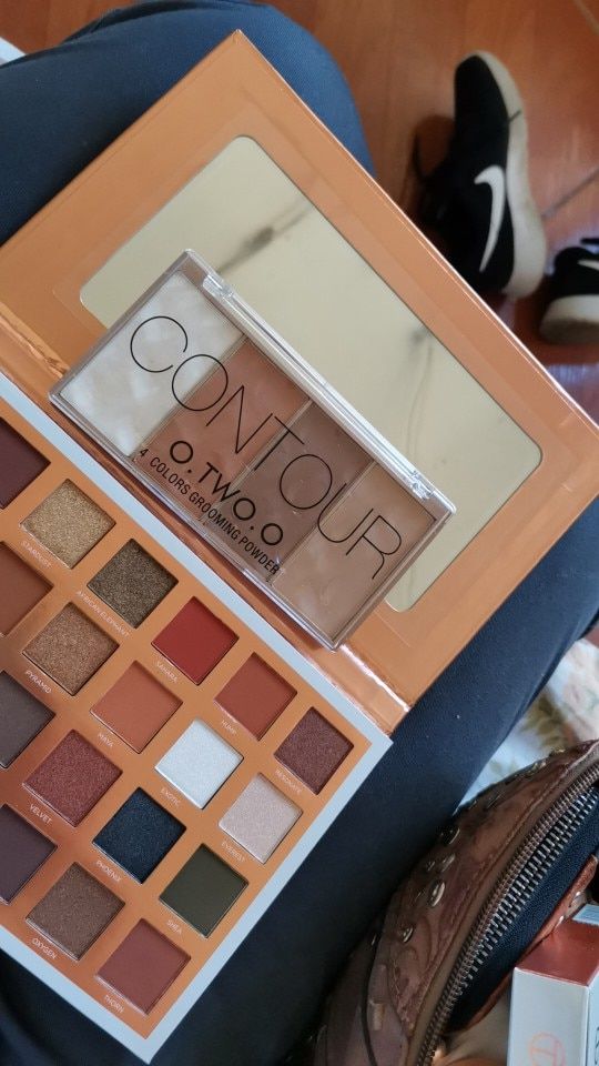 Customer photo review of O.TWO.O EYE ESSENCE PALETTE (28 COLORS EYESHADOW)