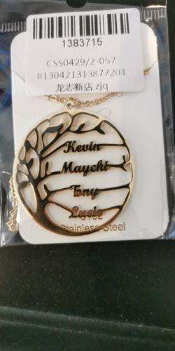 Customer photo review of Collier arbre généalogique personnalisable à prénoms en acier chirurgical