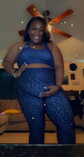 Customer photo review of Latoya Leopard Yoga Set
