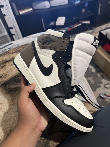 Customer photo review of Jordan 1 Retro High Dark Mocha