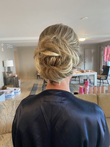Customer photo review of JuvaBun Messy Bun
