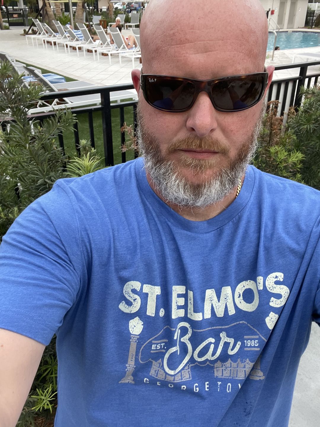 Customer photo review of St. Elmo's Bar Men's/Unisex Super Soft Tee