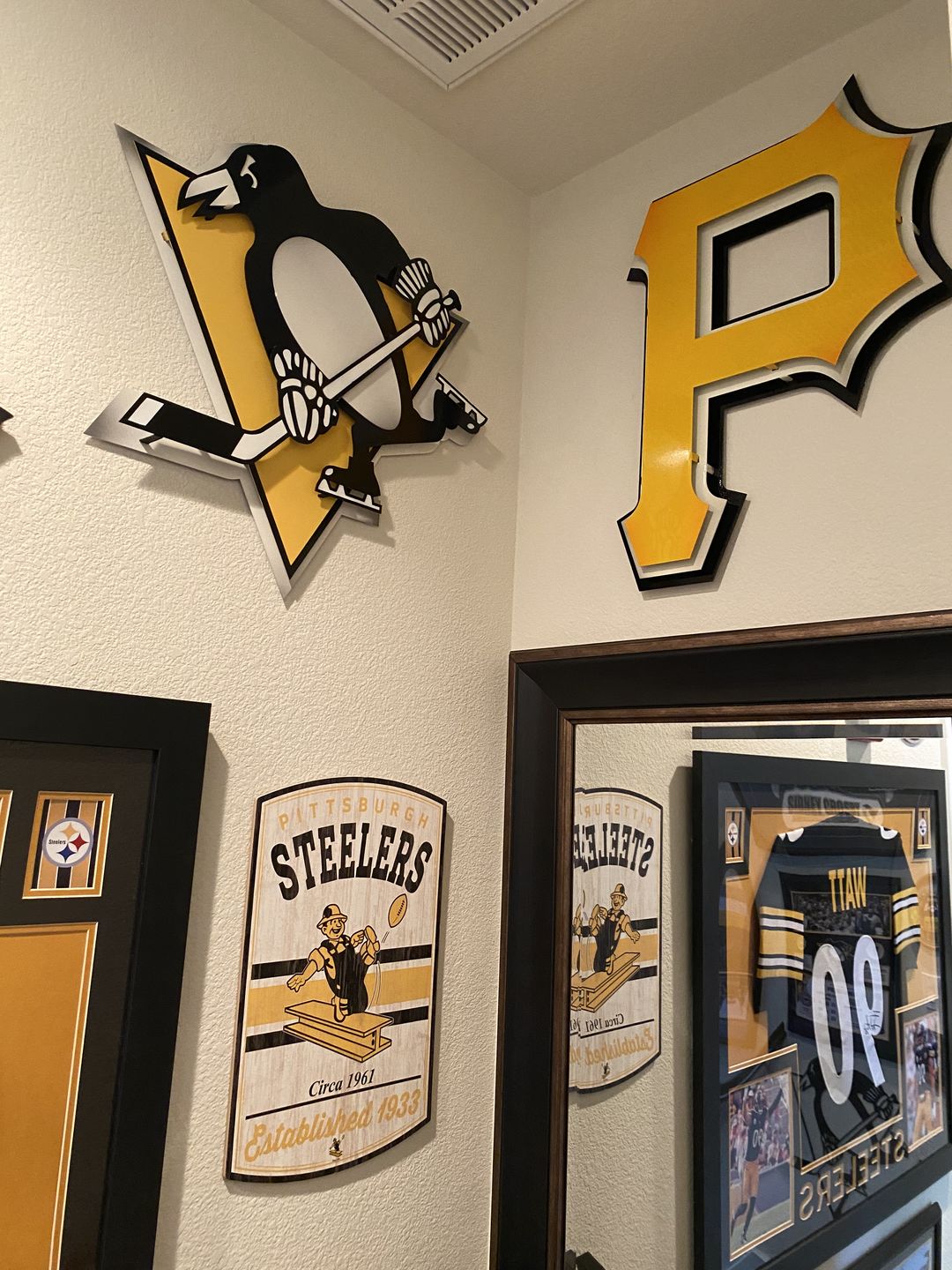 Customer photo review of Pittsburgh Pirates P Logo 3D Metal Artwork