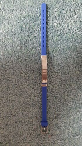 Customer photo review of Bracelet personnalisable d'identification pour enfants en silicone et acier