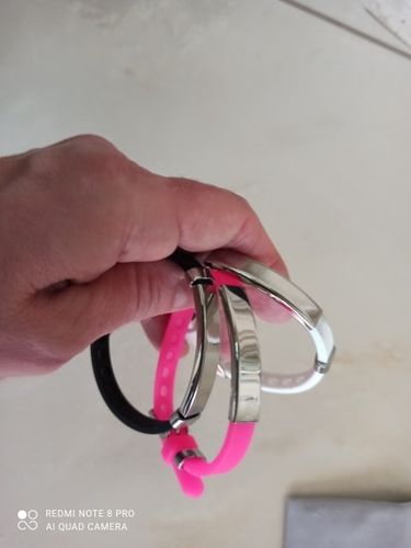 Customer photo review of Bracelet personnalisable d'identification pour enfants en silicone et acier