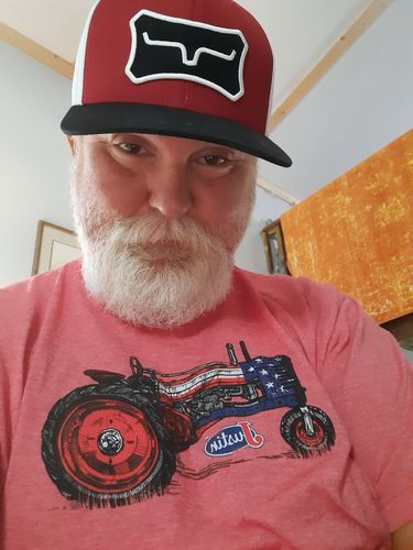 Customer photo review of Justin Men's USA Tractor Red Heather Short Sleeve T-Shirt J-G3175
