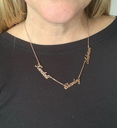 Customer photo review of Collier prénom personnalisable 1 à 5 prénoms