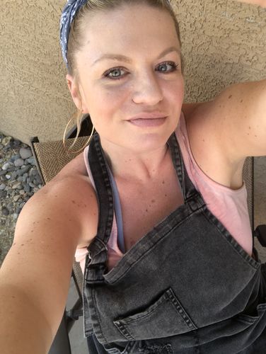 Customer photo review of Black Acid Washed Denim Apron