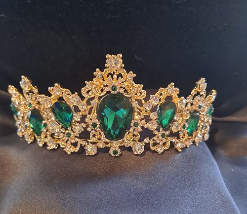 Customer photo review of Royal Bastille Tiara