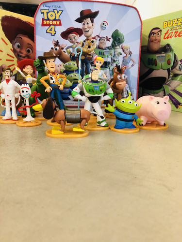 Customer photo review of Colección Completa Toy Story 4: 13 figuras + 13 cuentos + Caja Coleccionadora