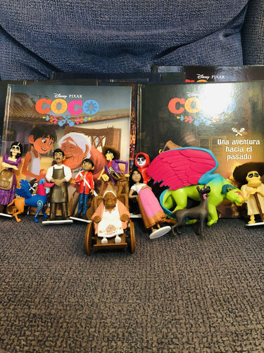 Customer photo review of Colección Completa Coco: 12 figuras + 12 libros
