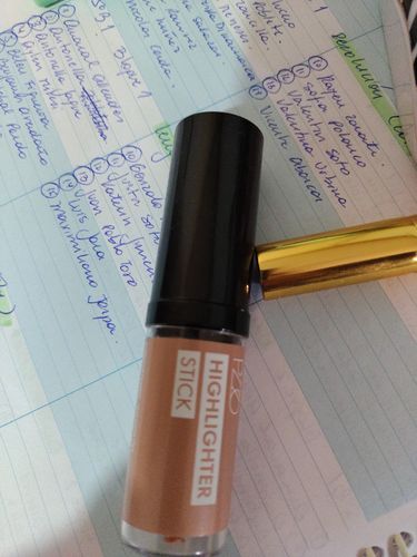 Customer photo review of Petrizzio Highlighter Stick Light