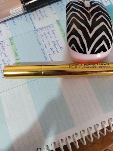Customer photo review of Petrizzio Corrector Iluminador Perfect Light