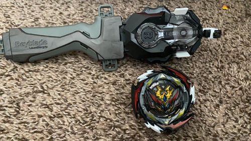 Customer photo review of (IN STOCK) Takaratomy  Dynamite Beyblade Burst B-184 LR String Launcher