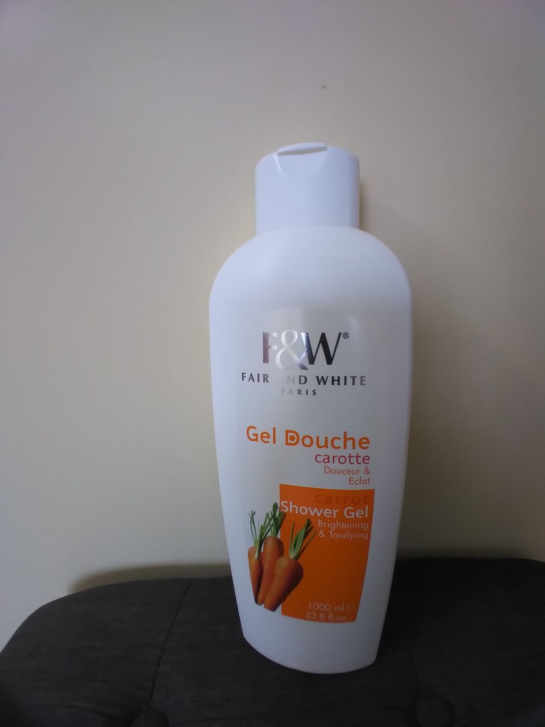 Customer photo review of Fair and White Carrot Shower Gel With Pomegranate And Melon Extracts (Jumbo-1000ml / 33.81 fl Oz)