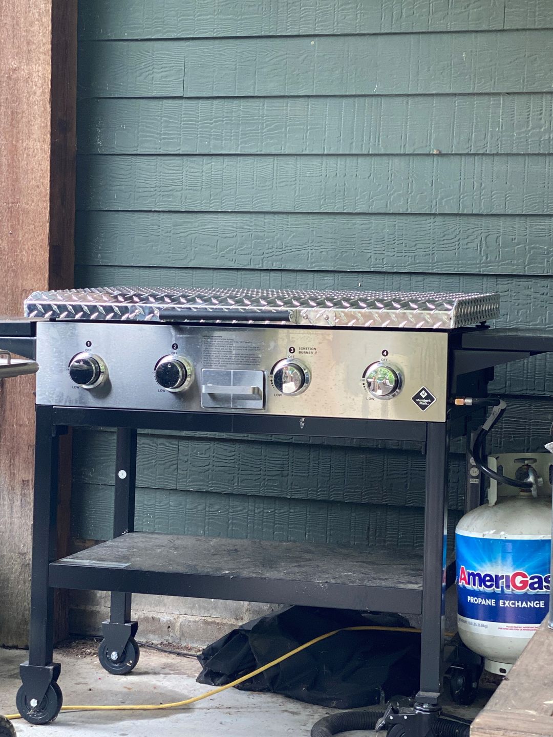 Customer photo review of GriddleGuard Diamond Plate Hard Cover Lid for Blackstone 36" Griddle