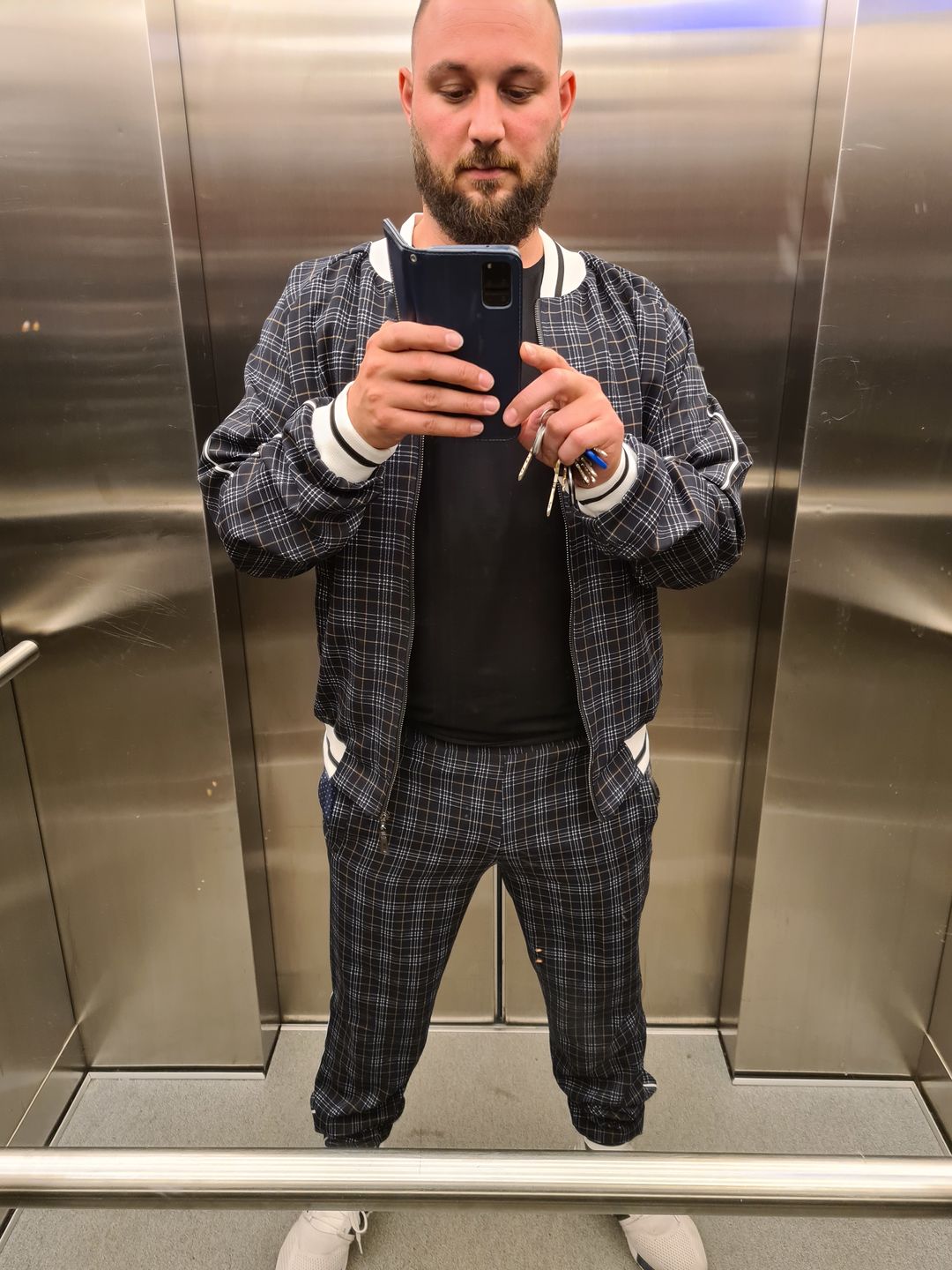 Customer photo review of TheMrTailor™ Gentlemen Tracksuit