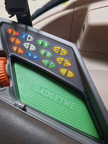 Customer photo review of GADGETME Ablagefach Groß mit Gummieinlage passend für Fendt 500 / 700 / 800 / 900 / 1000 SCR – S4