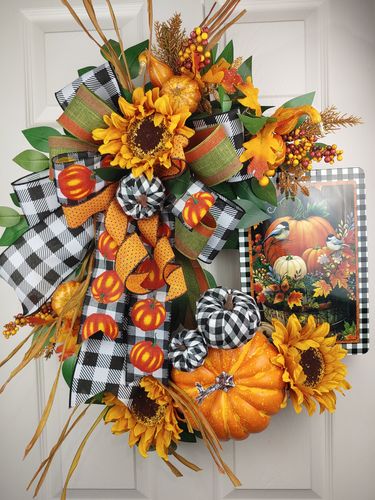 Customer photo review of 18" Oval Grapevine Wreath - DECOE-037