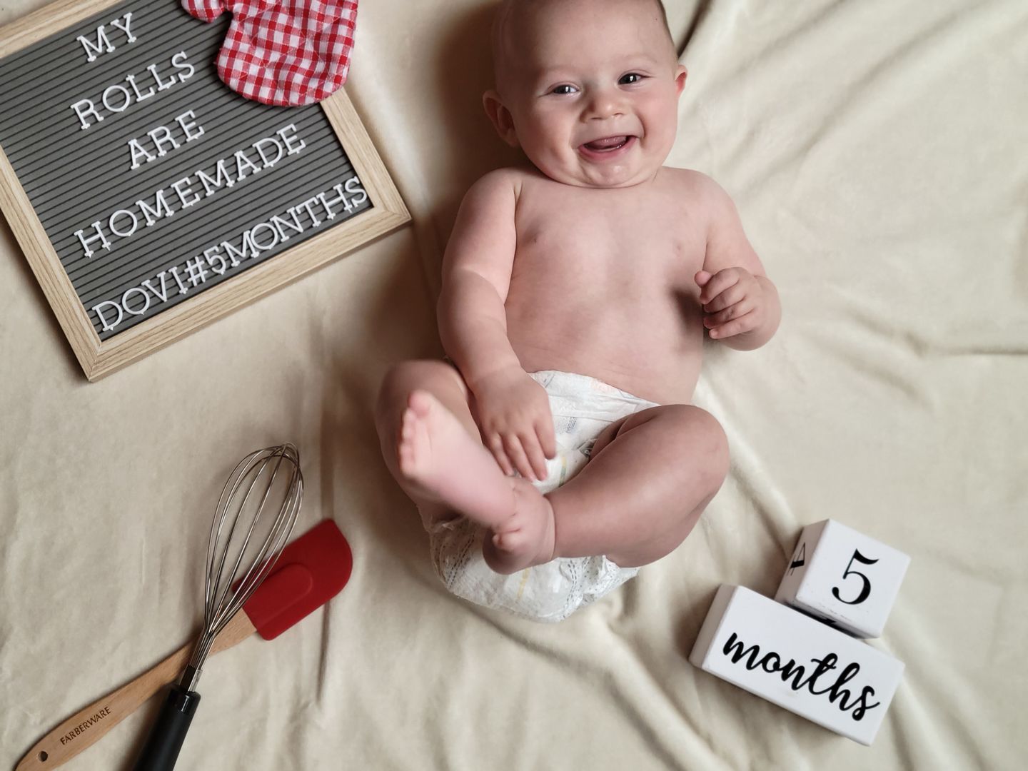Customer photo review of MinkyBee Stroller Blanket Grey/Ivory