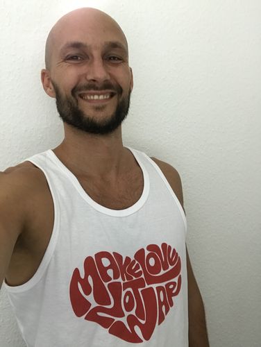 Customer photo review of DEZENTE REBELLEN ORGANIC TANK TOP BUBEN • MAKE LOVE NOT WAR
