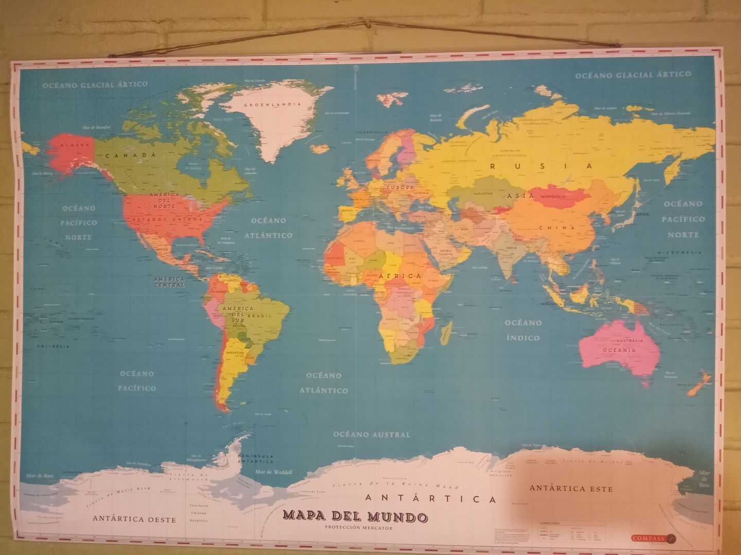 Customer photo review of Mapa del Mundo Político y Geográfico 2021 - Lámina