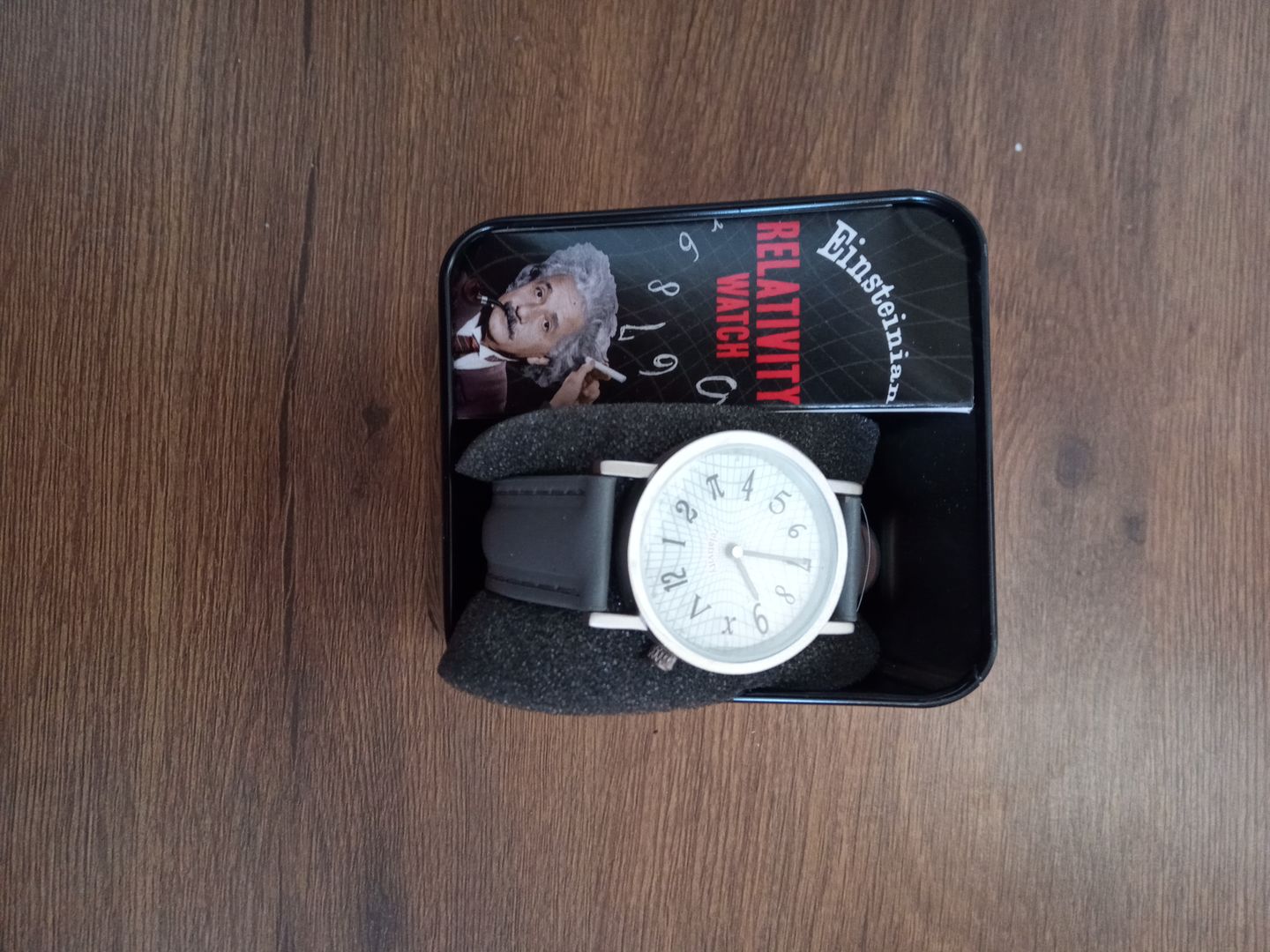 Customer photo review of Reloj Análogo Philosophers Guild Relatividad de Einstein 33 mm