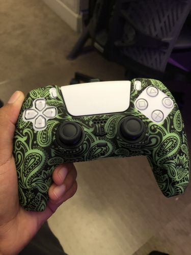 Customer photo review of Green Motif - PS5 Controller Skin
