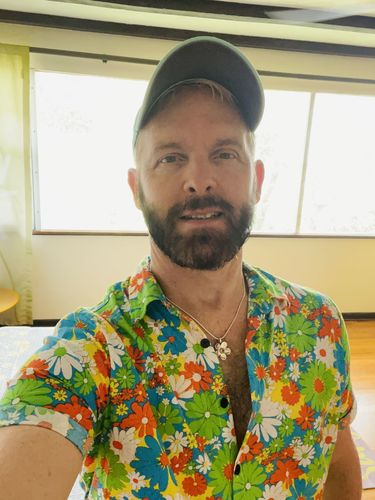 Customer photo review of Chemise hawaïenne tropicale en coton floral pour homme