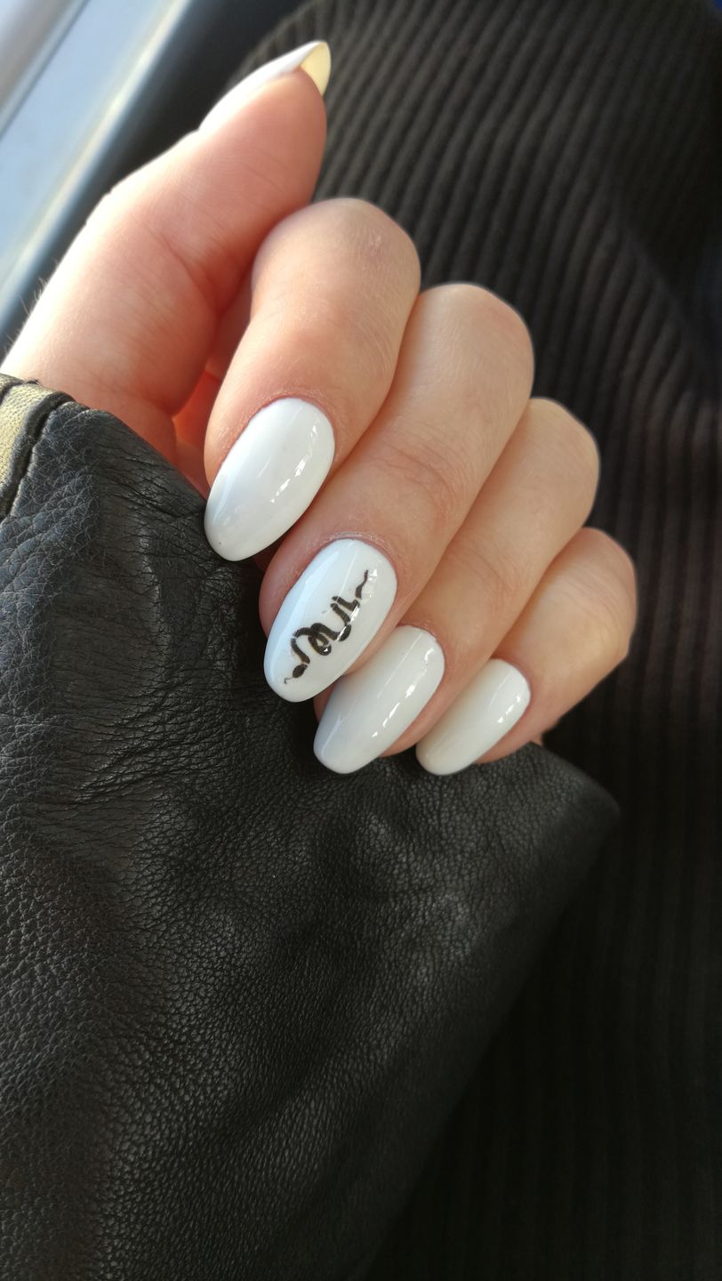 Customer photo review of Semilac 001 Strong White UV Gel Polish 7 ml