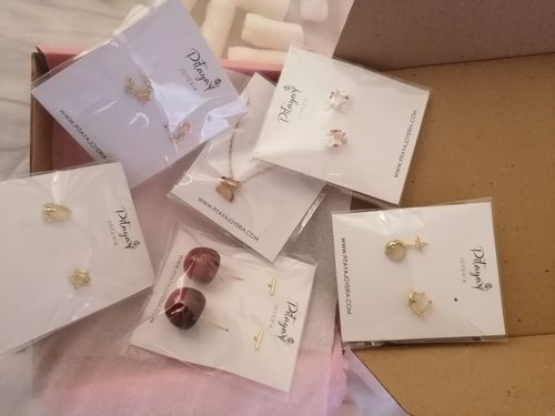 Customer photo review of Aretes de Cereza Obscuros