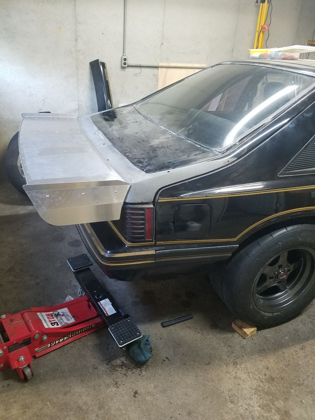 Customer photo review of Motion Raceworks Fox Body Mustang Hatchback 15" Strutless Wing