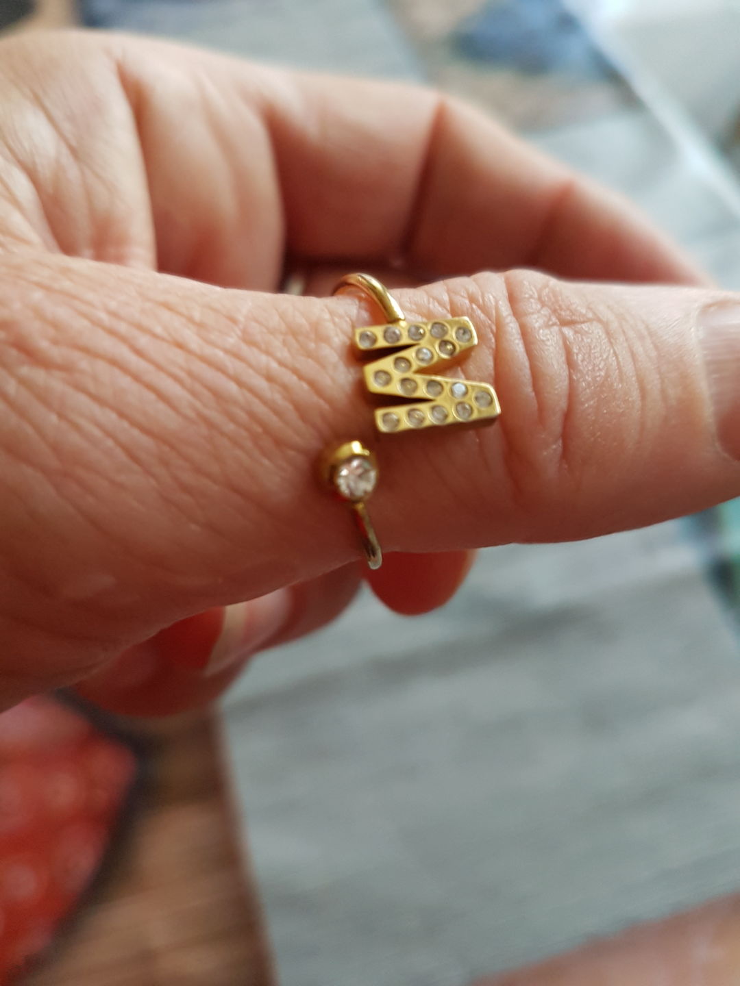 Customer photo review of LOANYA Buchstaben Ring Zirkonia