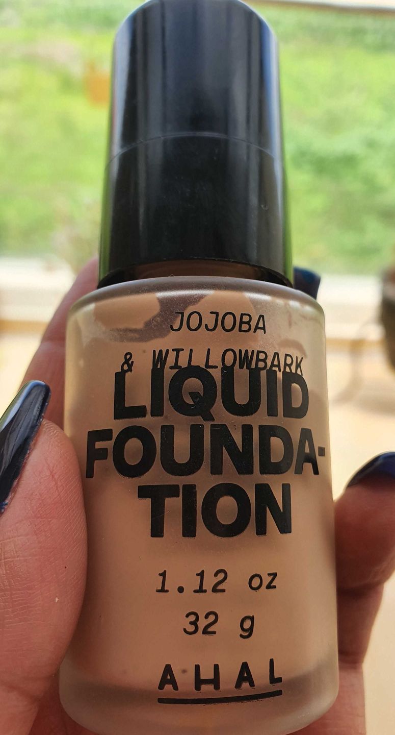 Customer photo review of 02 Liquid Foundation / Maquillaje Líquido 02