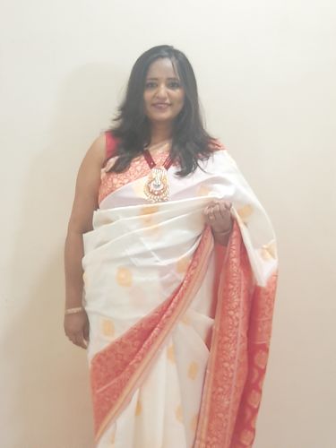 Customer photo review of CLASSIC WHITE AND RED WOVEN BANARASI SAREE WITH AMAZING BLOUSE