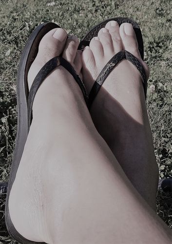 Customer photo review of LOVASKIN INSTANT FOOT PEEL Essential Kit - Great value, 25 uses in one bottle