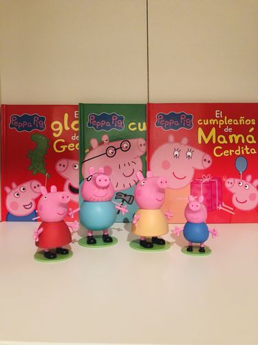 Customer photo review of Colección "La Familia de Peppa": 4 figuras + 4 libros