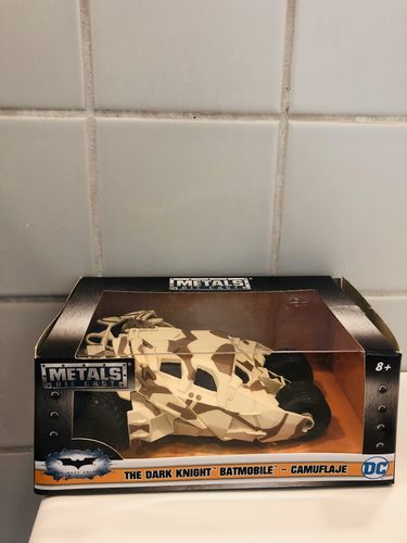 Customer photo review of Batimóvil Tumbler Camuflaje The Dark Knight Film