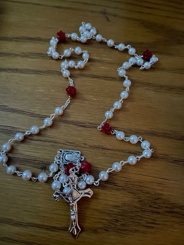 Customer photo review of FREE White Pearl w/ Red Rose Rosary