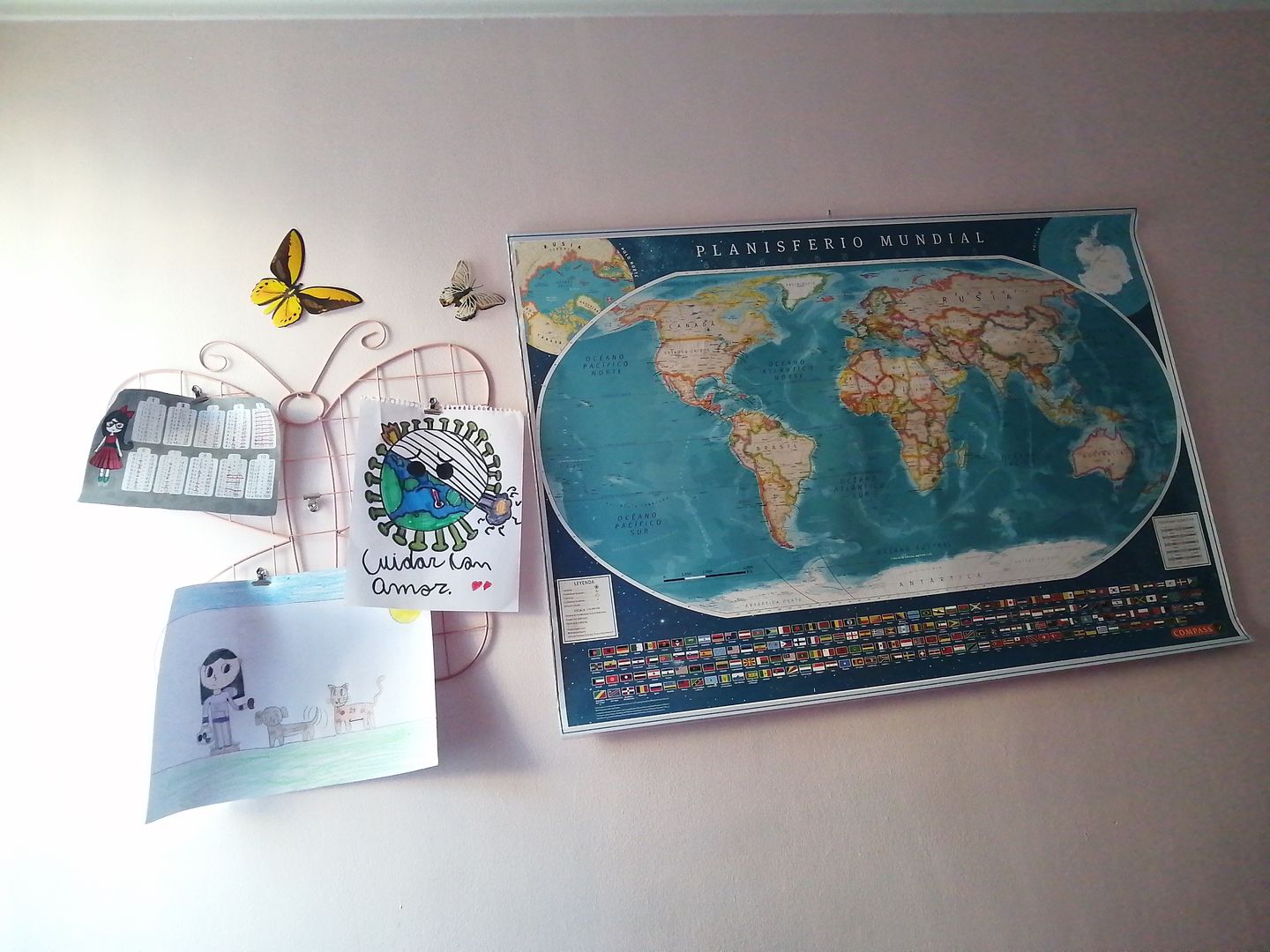 Customer photo review of Mapa del Mundo Político con Banderas y Europa 2021 - Lámina
