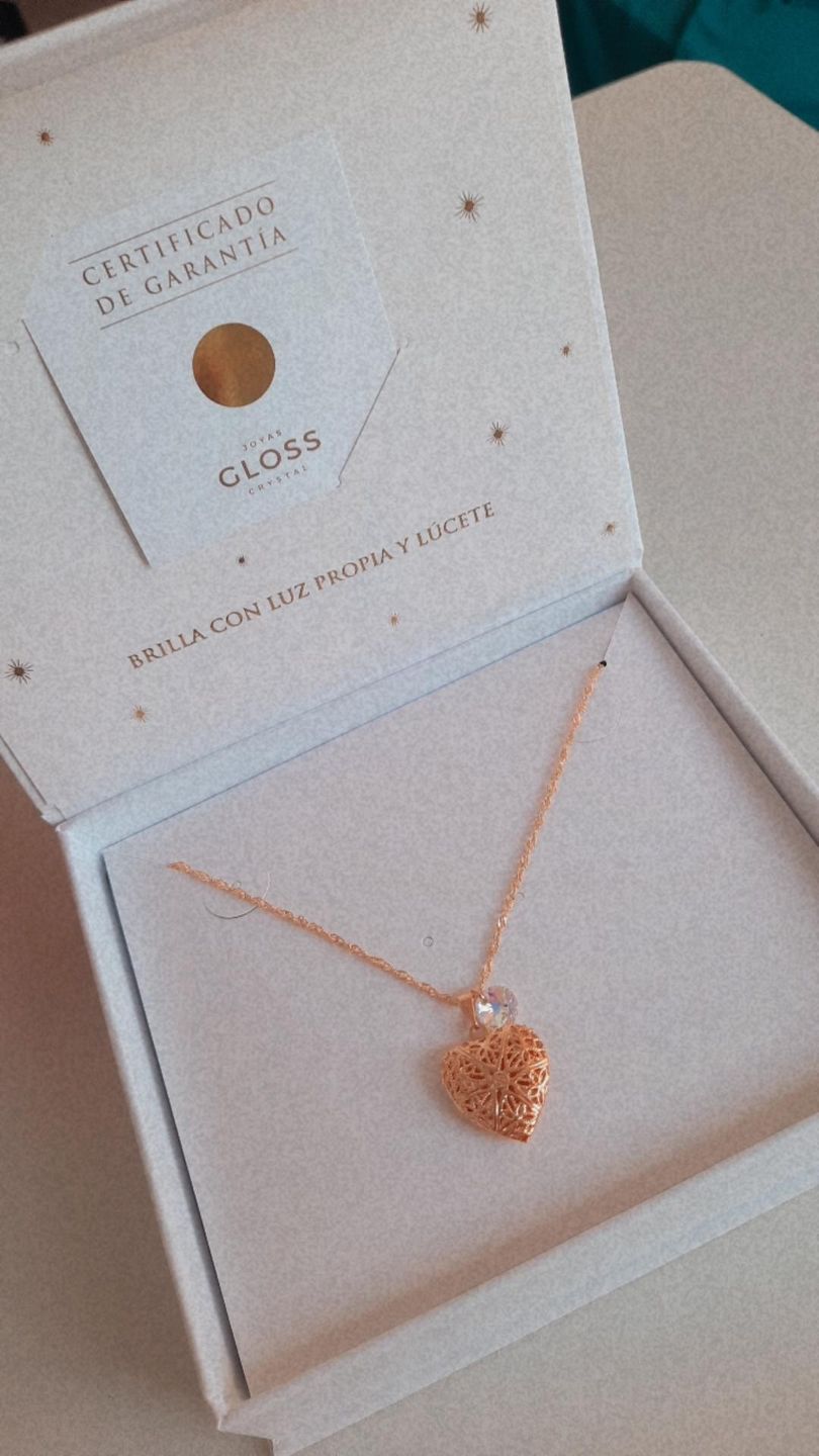 Customer photo review of Collar Relicario Corazón