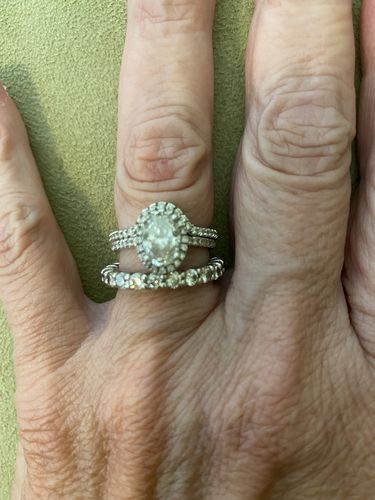Customer photo review of 0.72-1.87 CT Oval & Round Cut Natural Diamonds - Engagement Ring