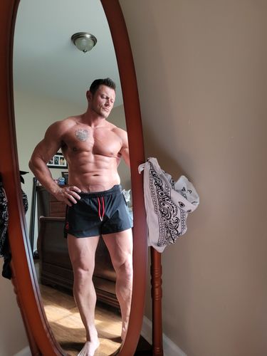 Customer photo review of SIGNATURE T-BACK - BLACK / RED