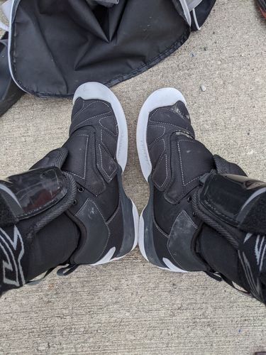 Customer photo review of Knapper AK7 Men's Interceptor (Mid) Ball Hockey Shoes