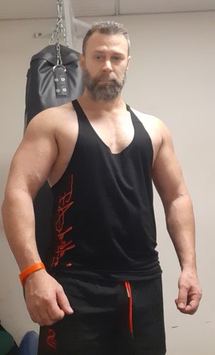 Customer photo review of SIGNATURE T-BACK - BLACK / RED