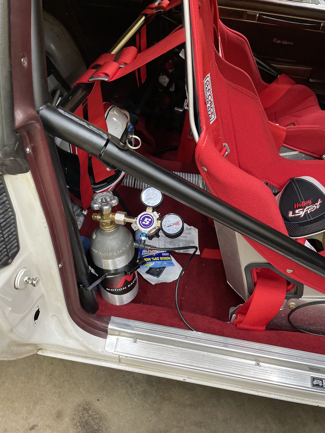 Customer photo review of Motion Raceworks Black Anodized 2.5lb CO2 Bottle Bracket (Bottle Not Included) 25-10007