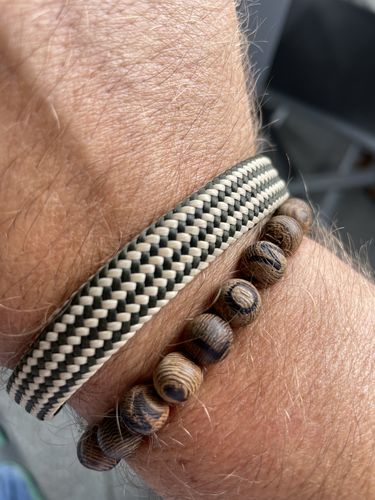 Customer photo review of Zedernholz Armband