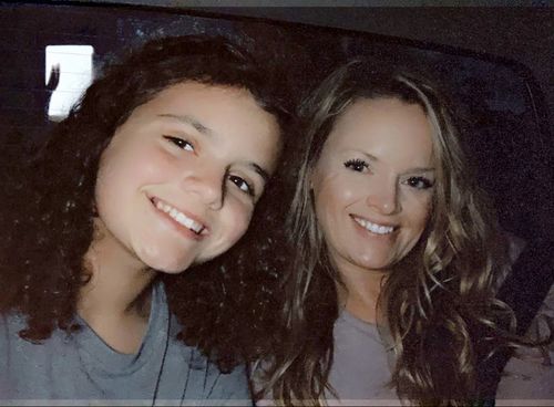 Customer photo review of Moresoo PU Clip In Straight Real Human Hair Extensions Balayage Color (#3/8/22)