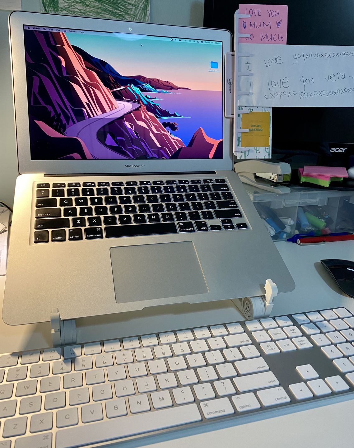 Customer photo review of Note Tower Monitor Document & Note Holder